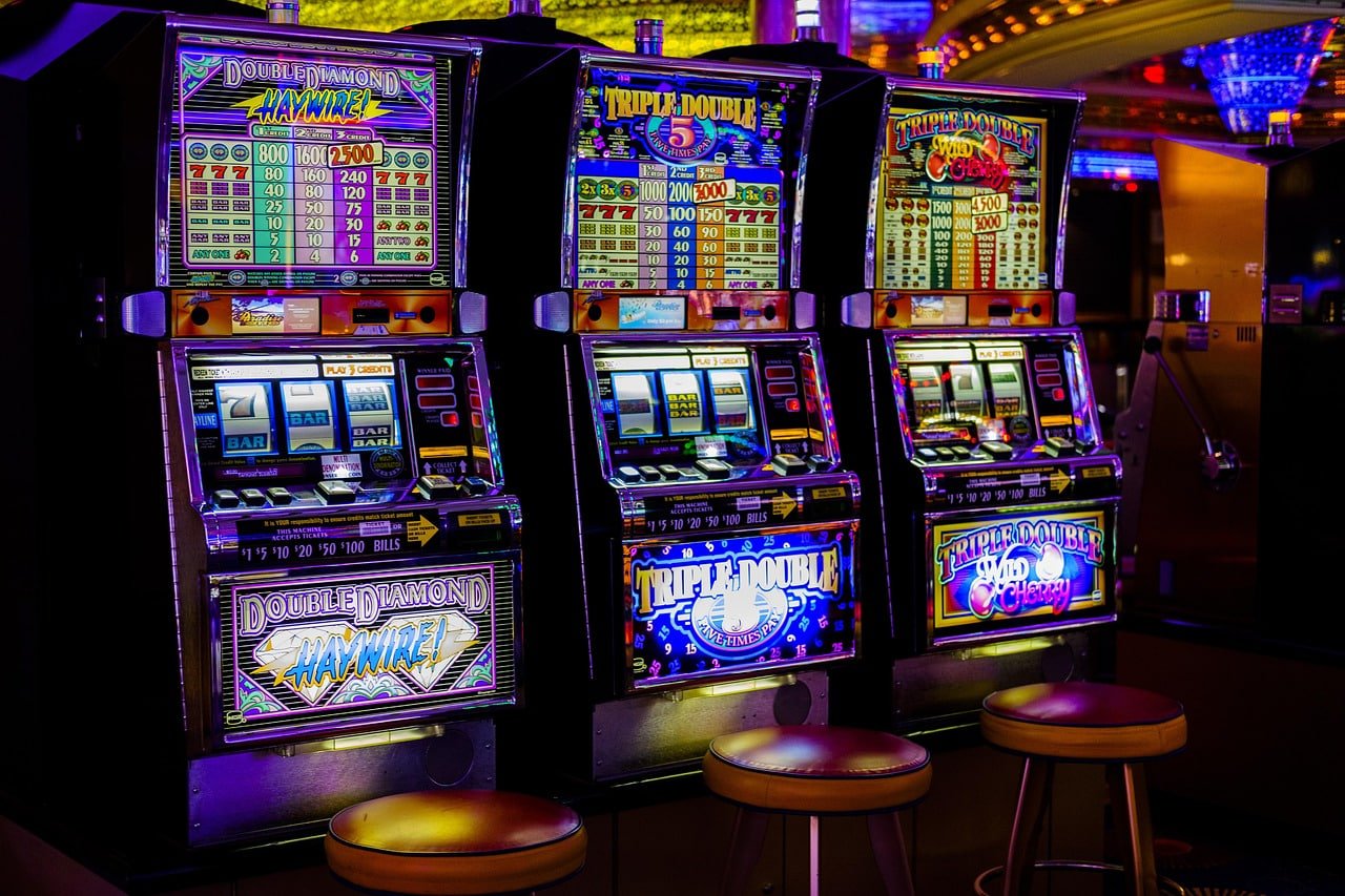 Bingo game cards and number balls on play money platform
